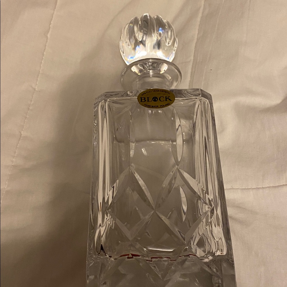 Crystal Decanter - Elegant Clear Design
